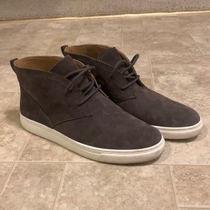 Like new, lucky brand suede sneaker